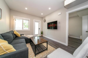 Modern Oasis Guest Suite, Walk out Patio, WEM, WiFi!